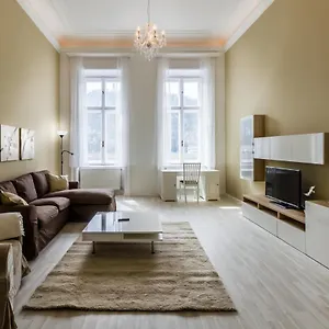 Spacious Riverside Residency - Magnificent View , Budapest Hungary