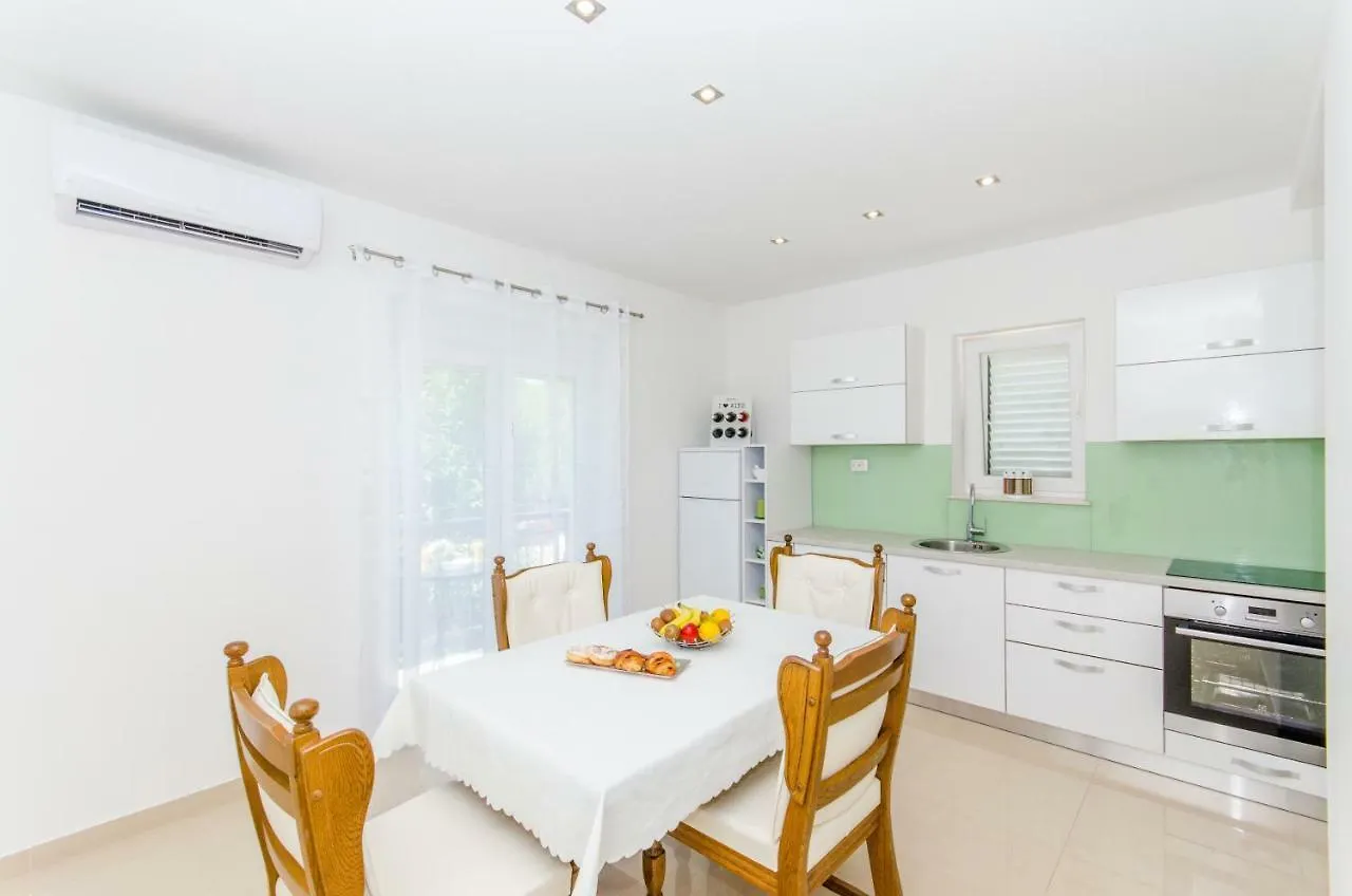 Beach & Park Apartment Kastela