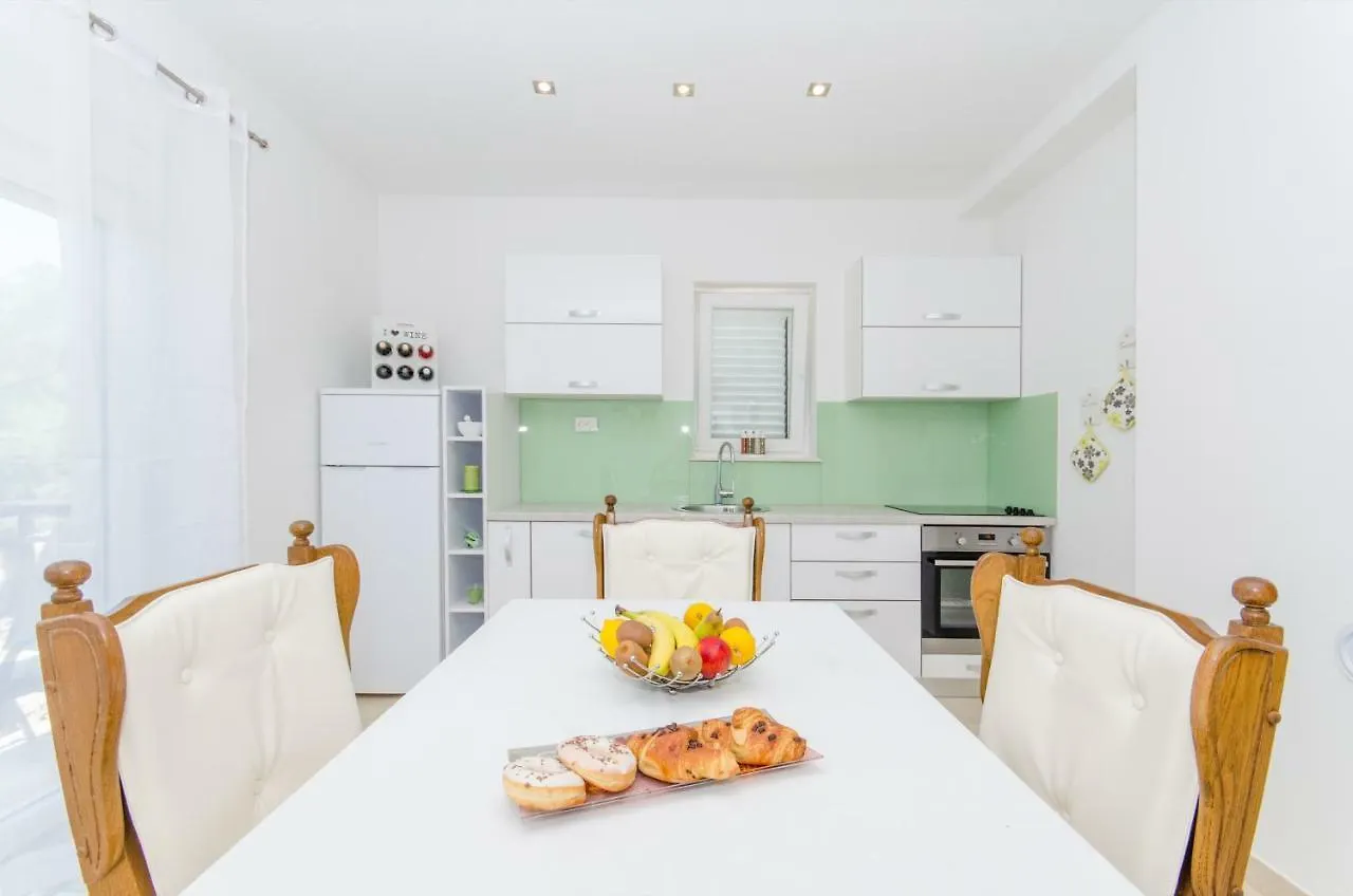 Beach & Park Apartment Kastela 0*,